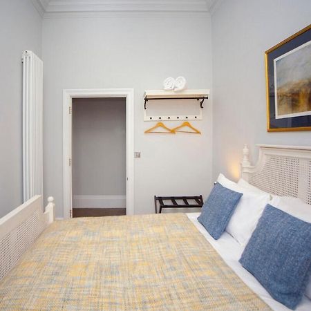 Stylish City Centre Apartment - Бат Экстерьер фото