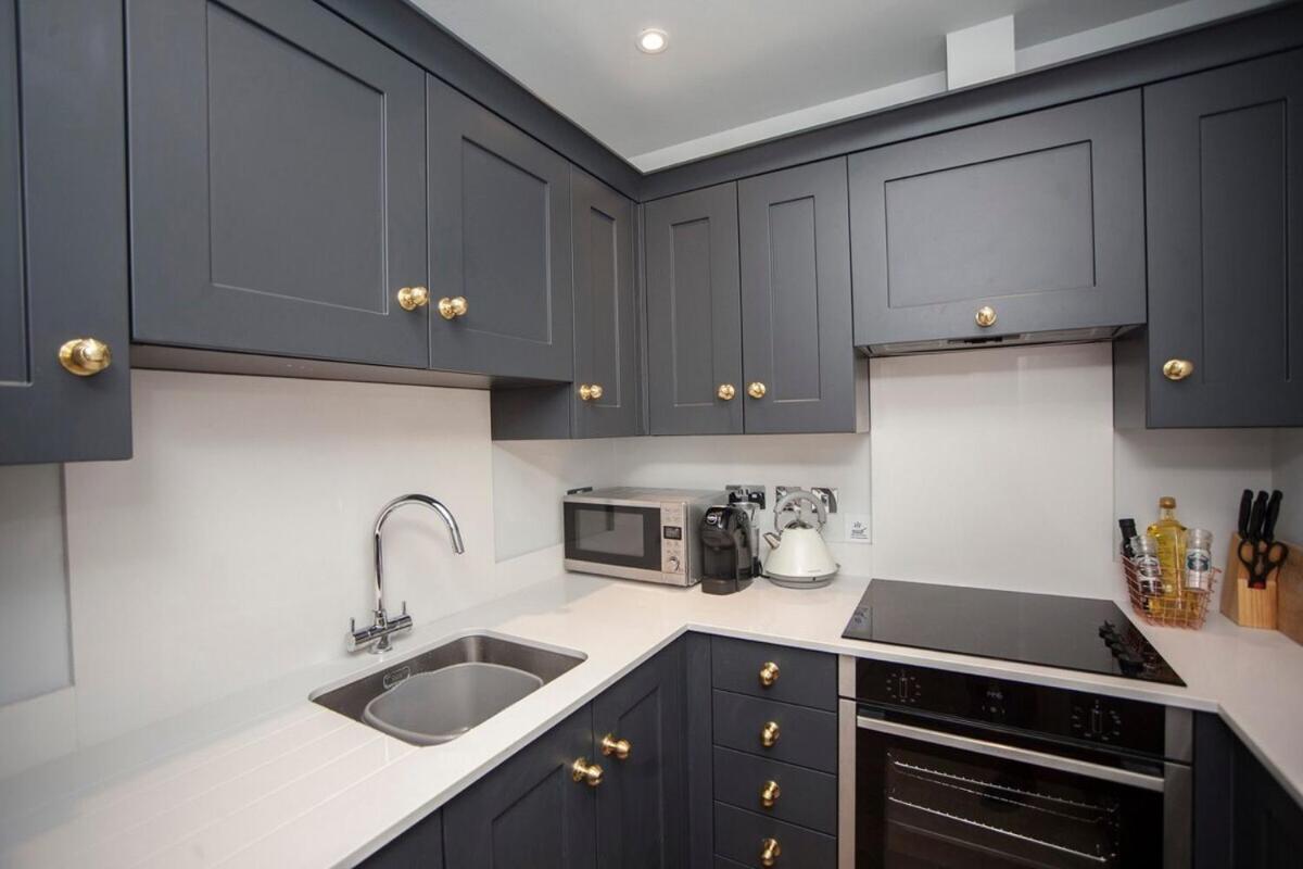 Stylish City Centre Apartment - Бат Экстерьер фото
