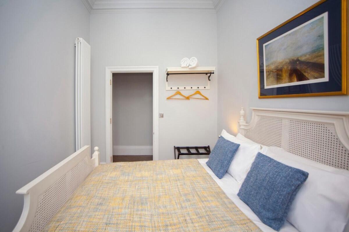 Stylish City Centre Apartment - Бат Экстерьер фото