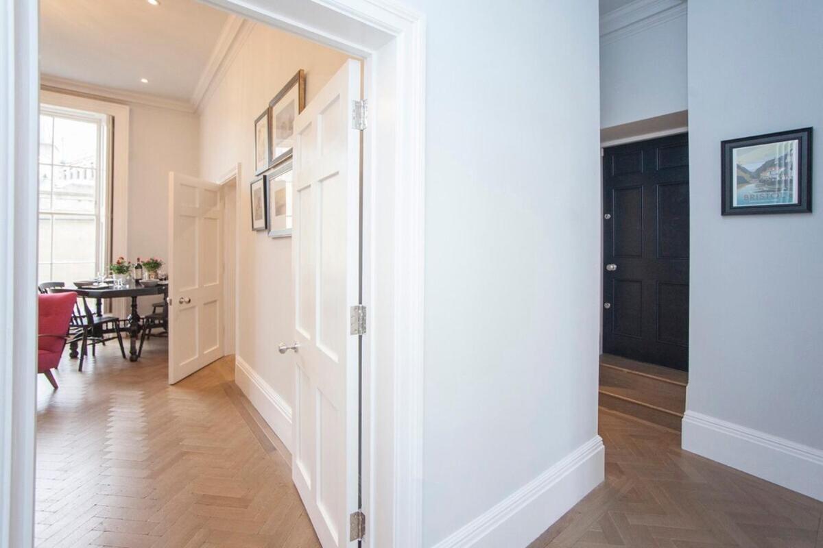Stylish City Centre Apartment - Бат Экстерьер фото